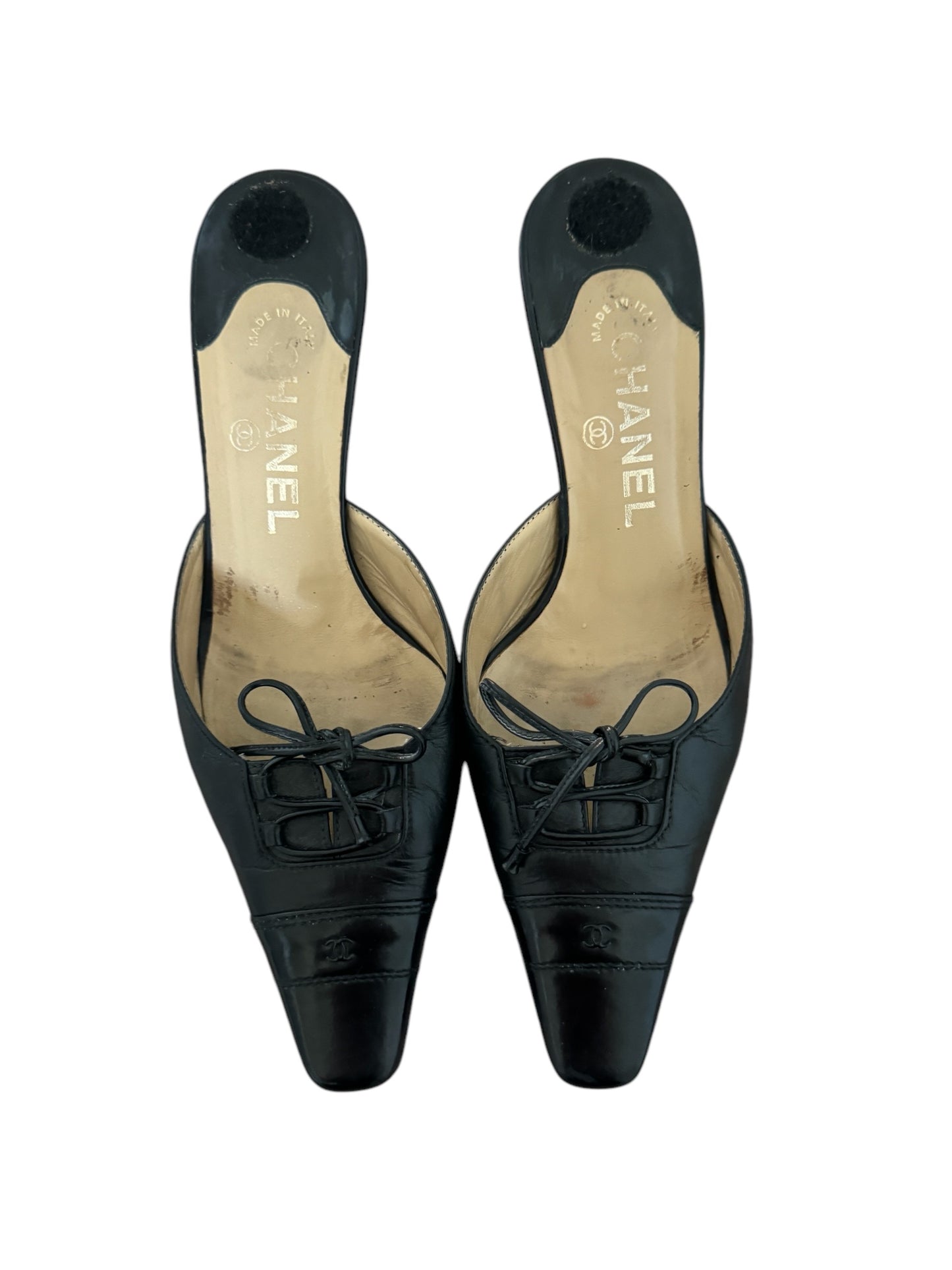 CHANEL BLACK LOGO KITTEN HEELS IT 37 C