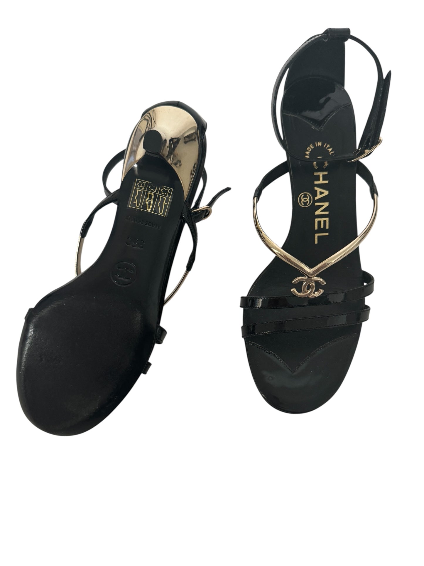 CHANEL LOGO CHARM PATENT LEATHER HEELS IT 35 C